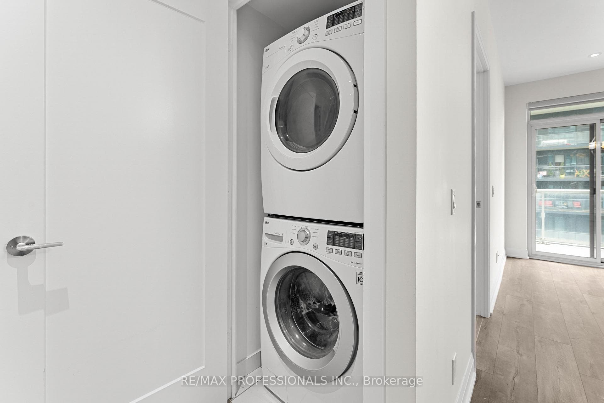 110 Marine Parade Drive Unit 1209 photo 18