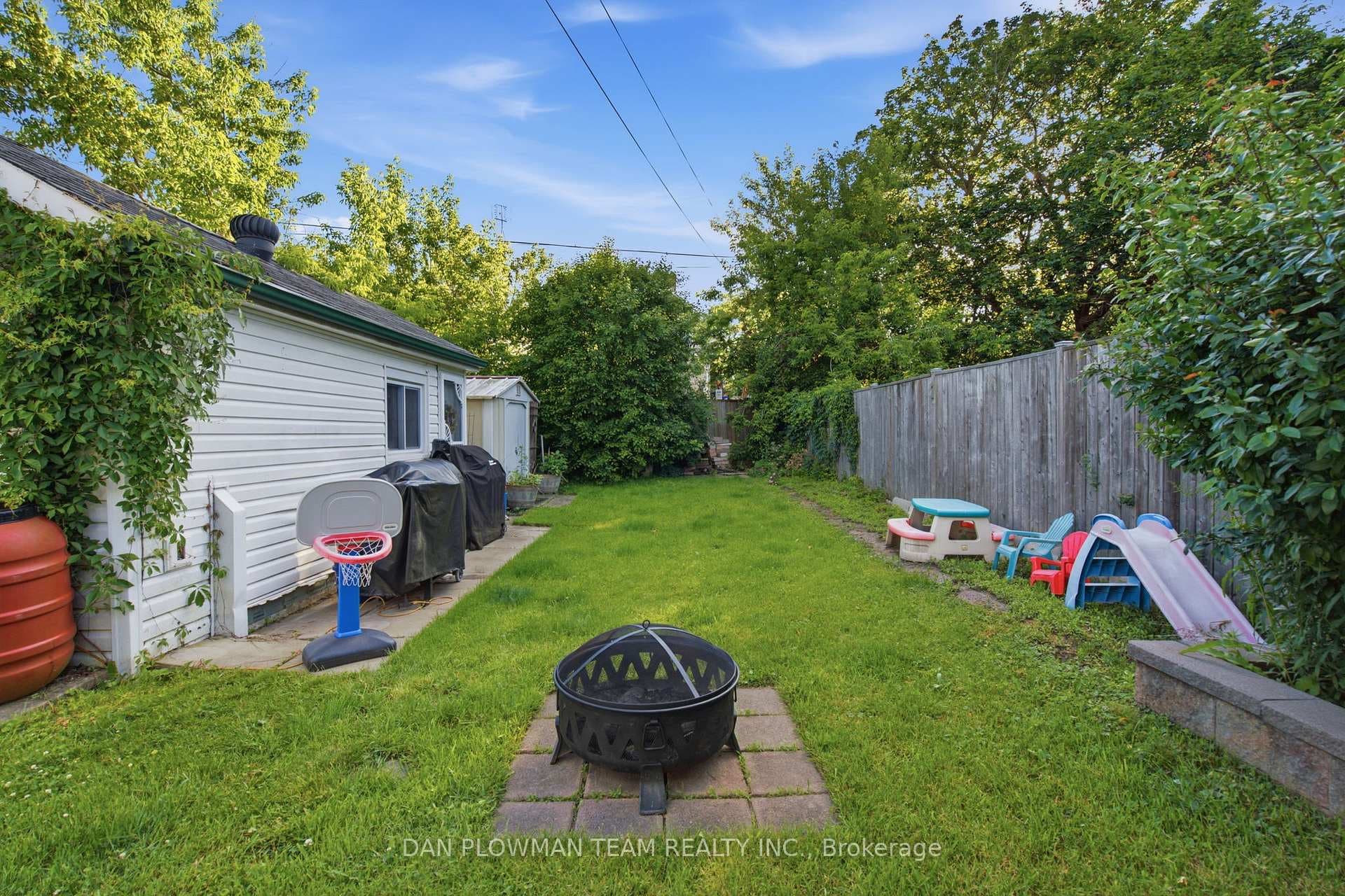 138 Tylor Crescent photo 29