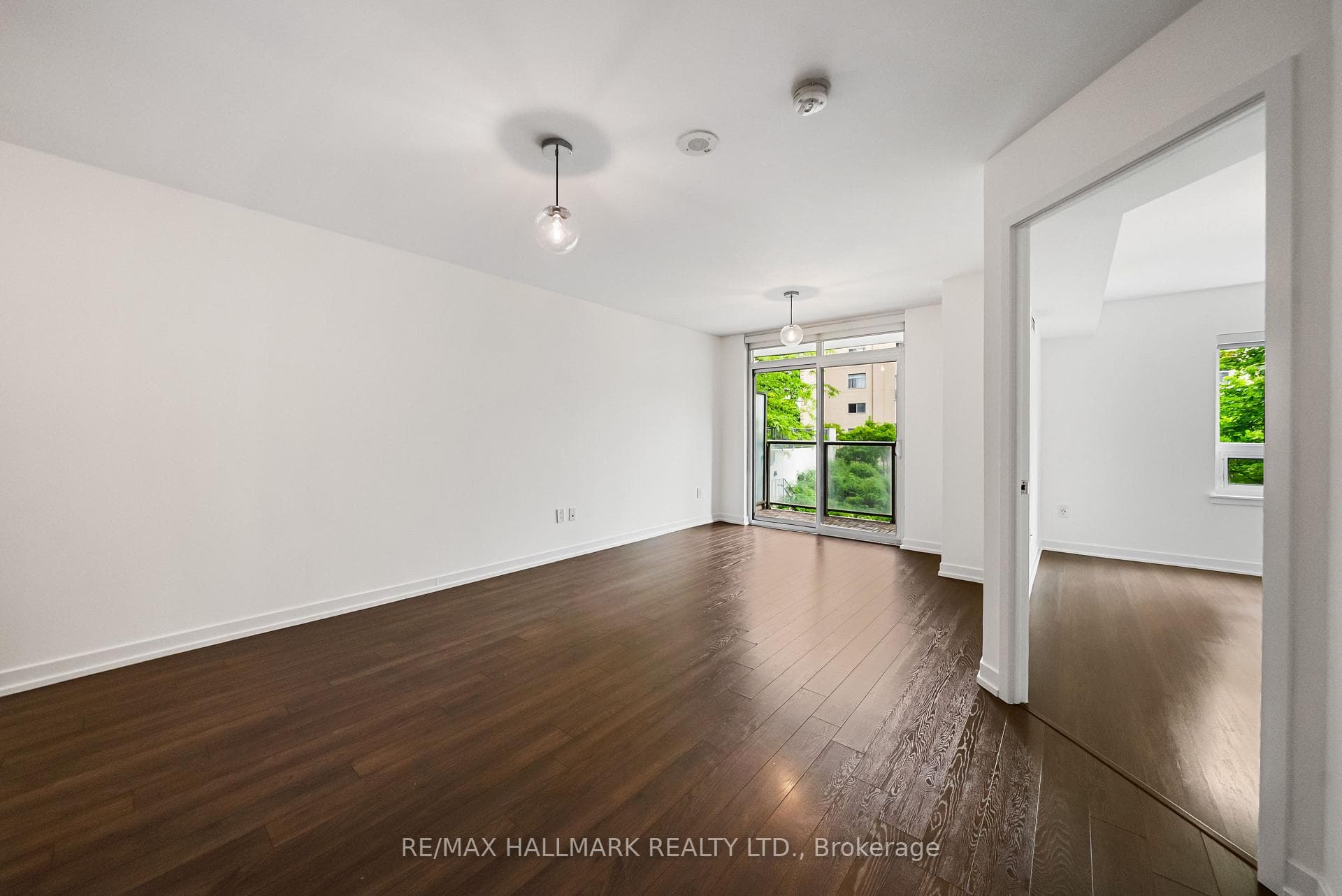816 Lansdowne Avenue Unit 103 photo 4