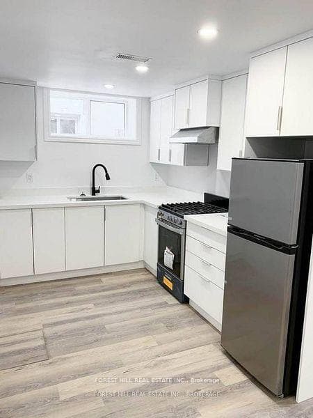 291 Brighton Avenue Unit Lower photo 1
