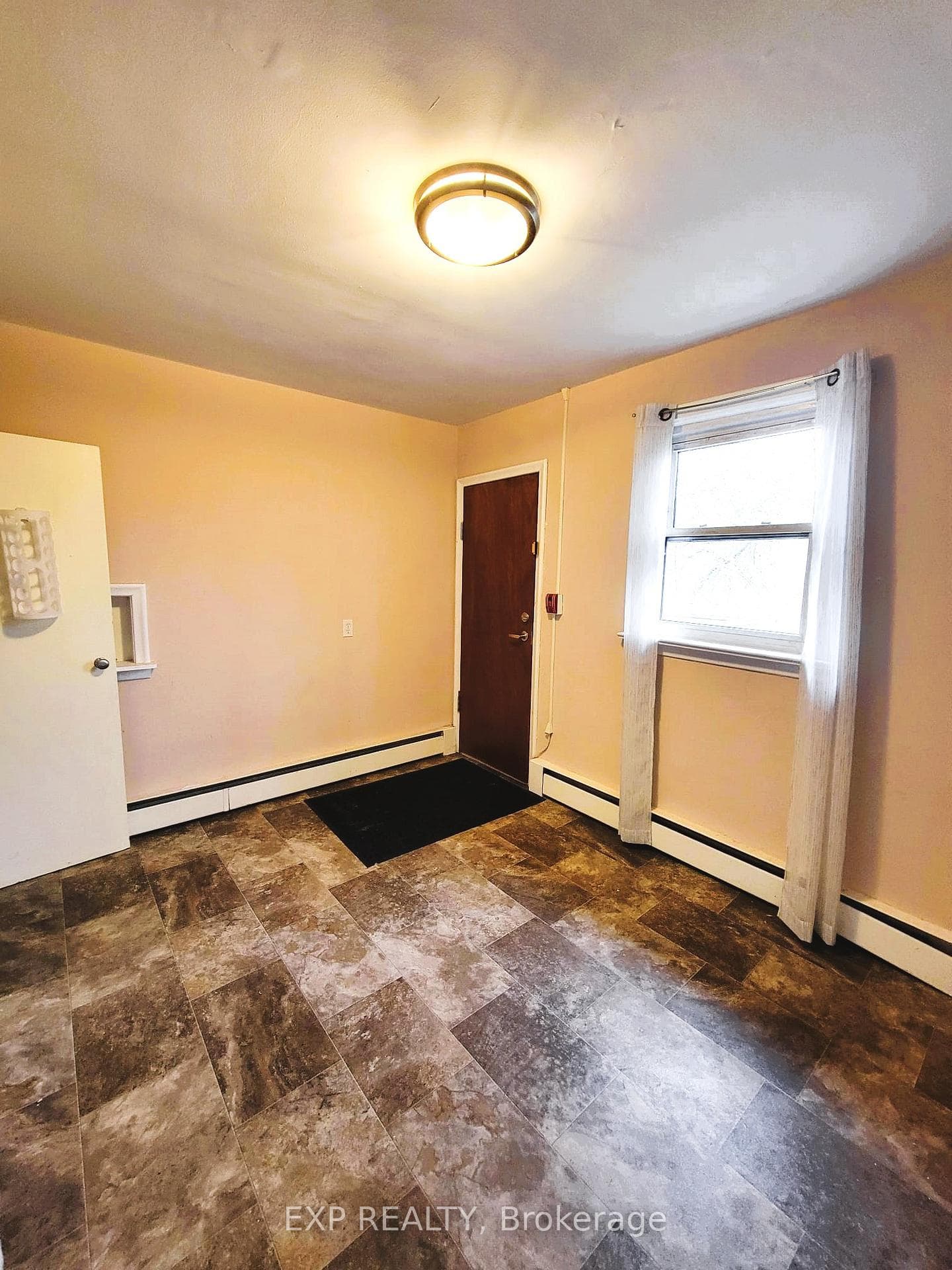 72 Sydney Street Unit 6 photo 2