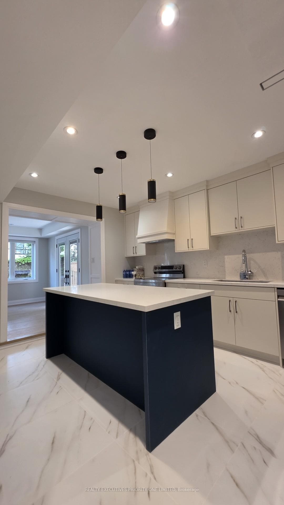 10 Lascelles Boulevard Unit Main photo 21