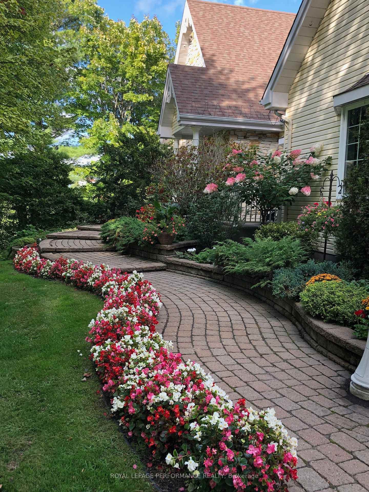 Front entrance Garden