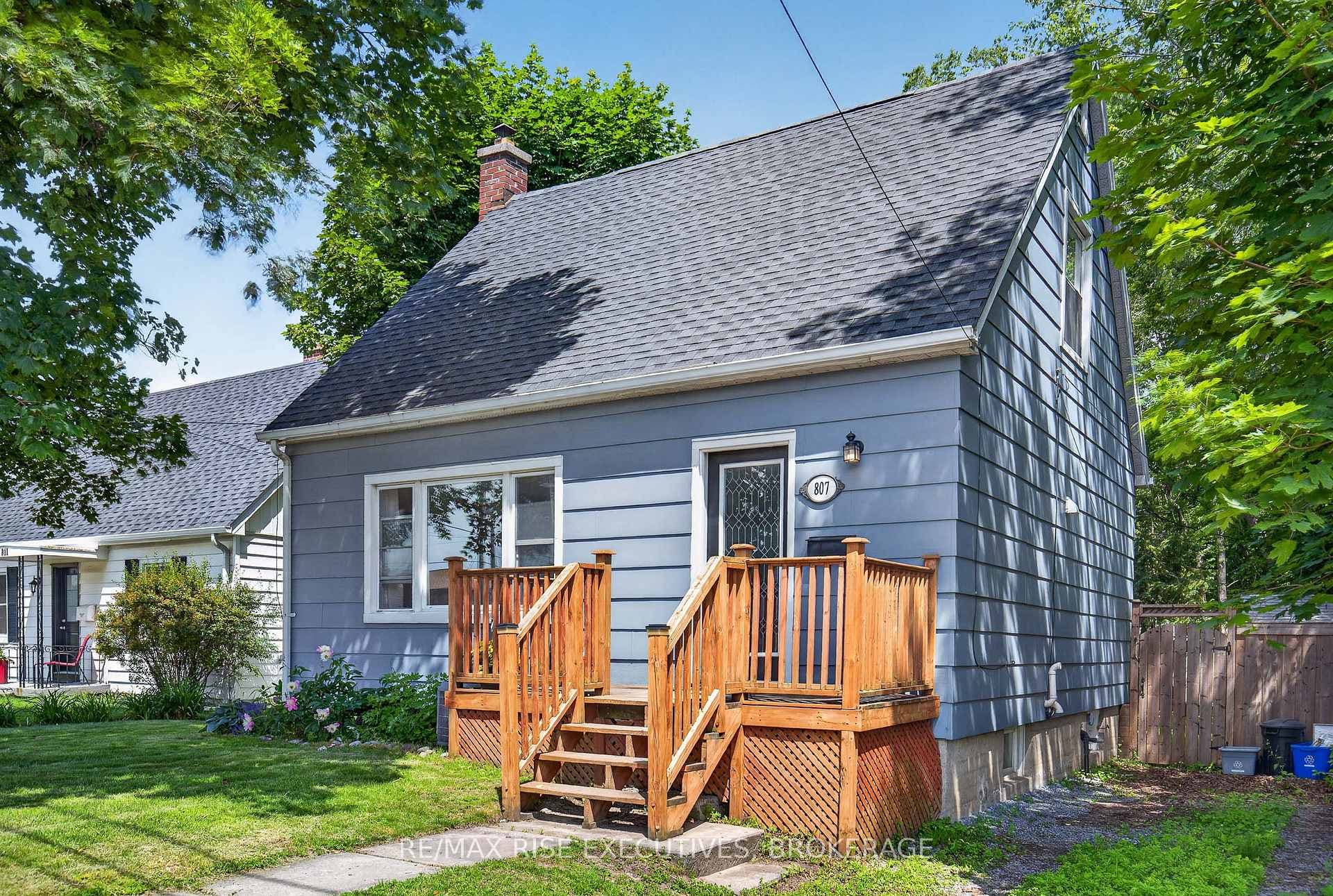 807 Brock Street photo 5