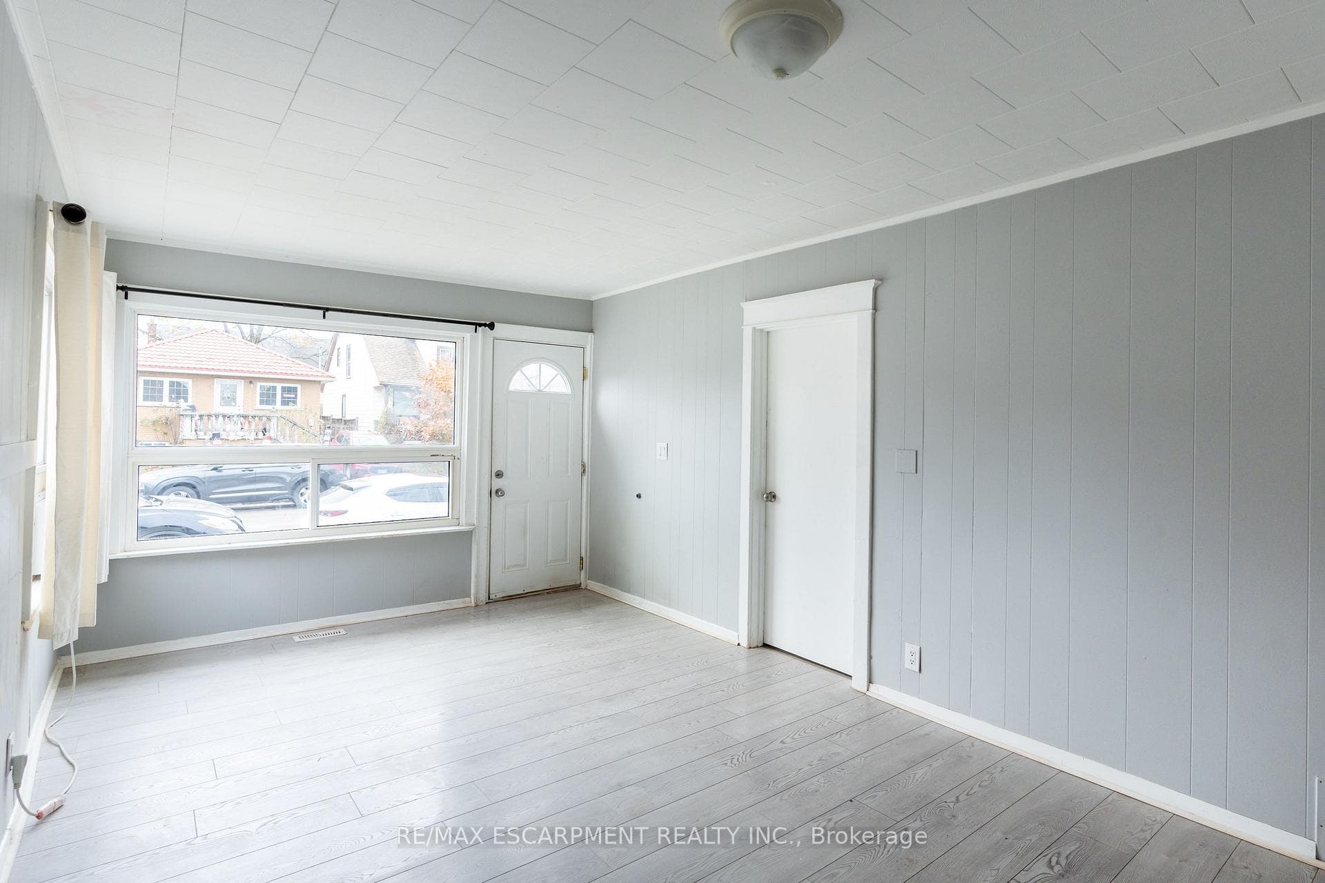 289 Roxborough Avenue photo 6