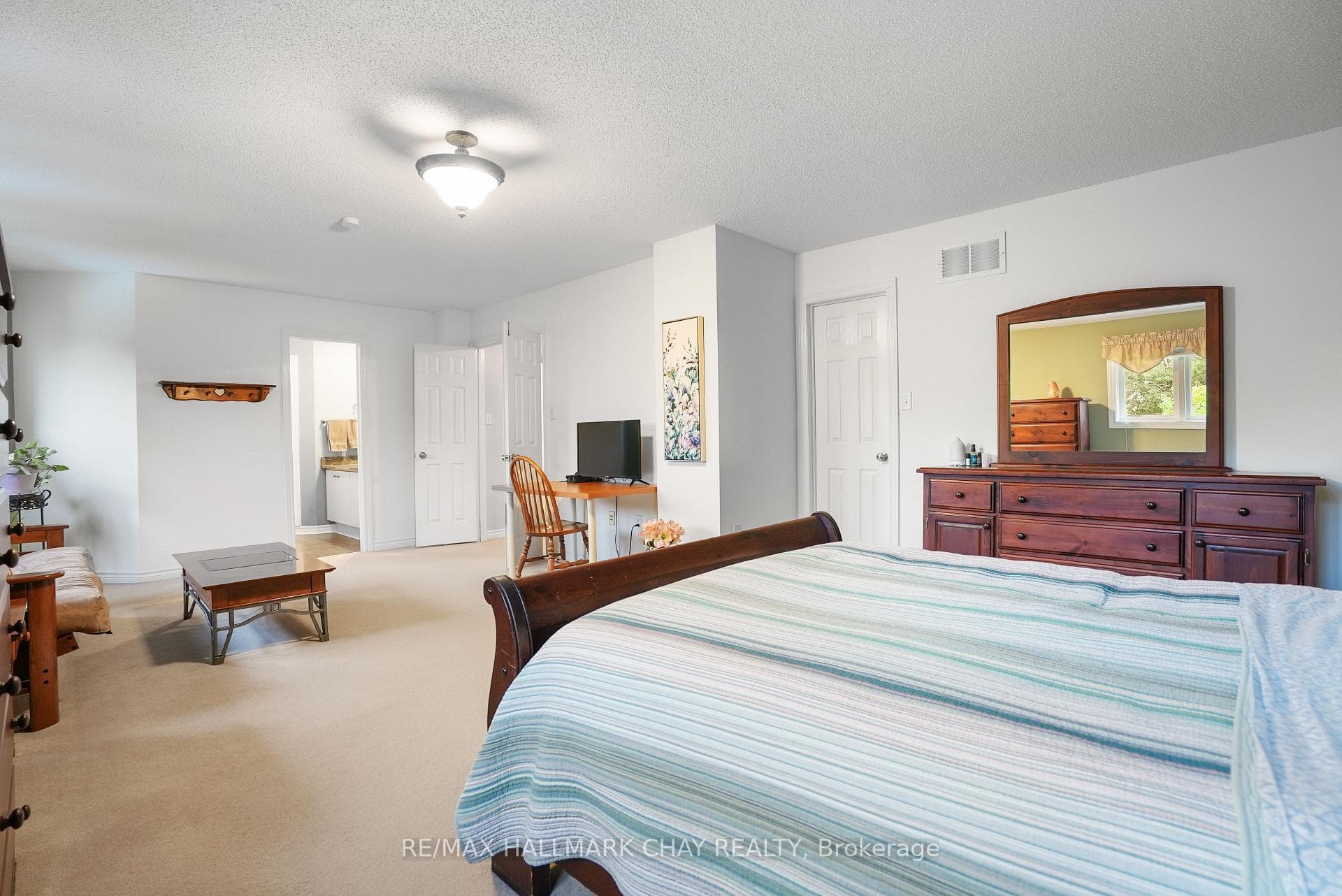 32 Silvercreek Crescent photo 16