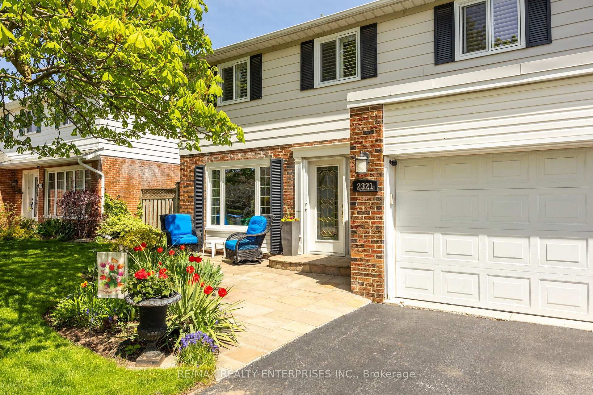 2321 Woking Crescent photo 2