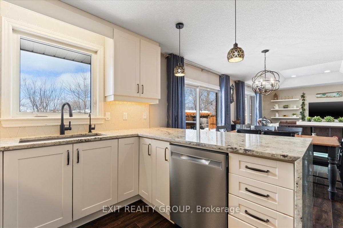 40 Kawartha Court photo 13
