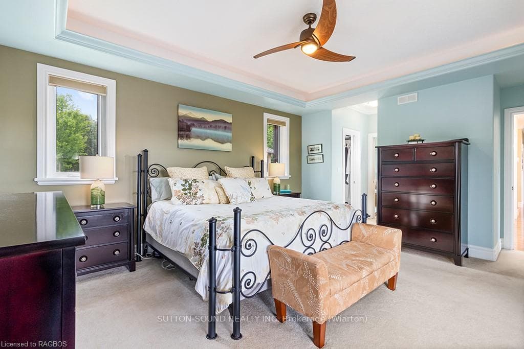 136 SUNSET Boulevard photo 17
