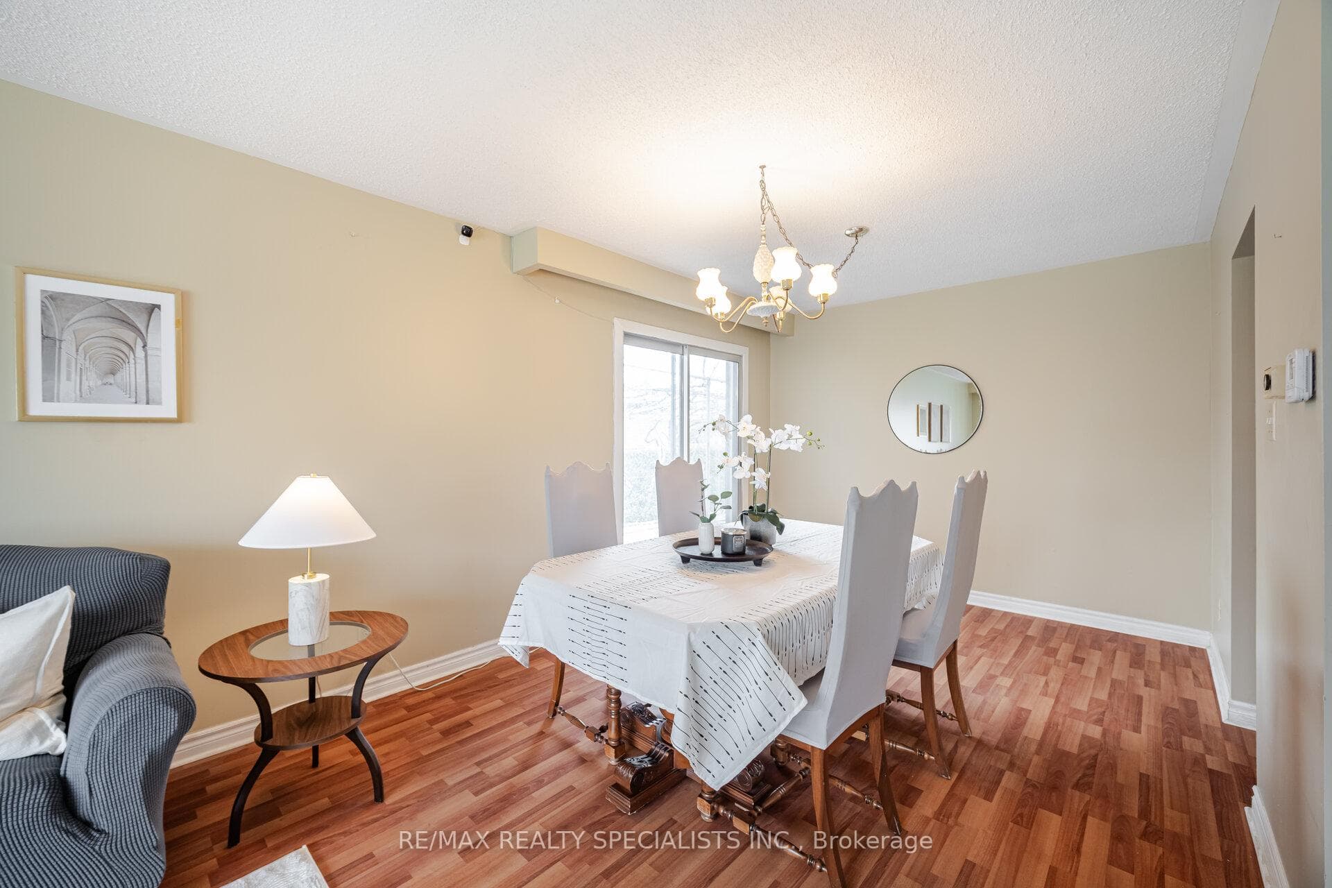 523 Silver Creek Boulevard photo 6