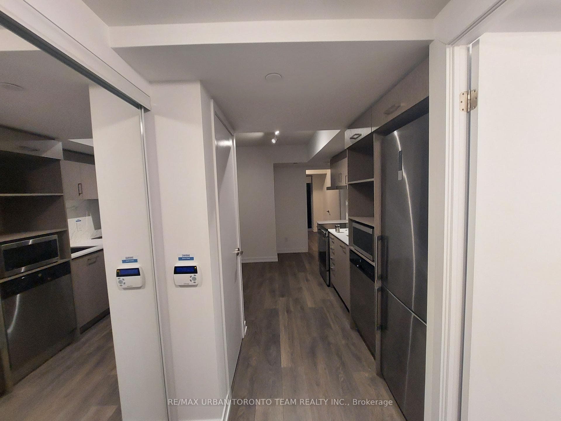 219 Dundas Street Unit 302 photo 29