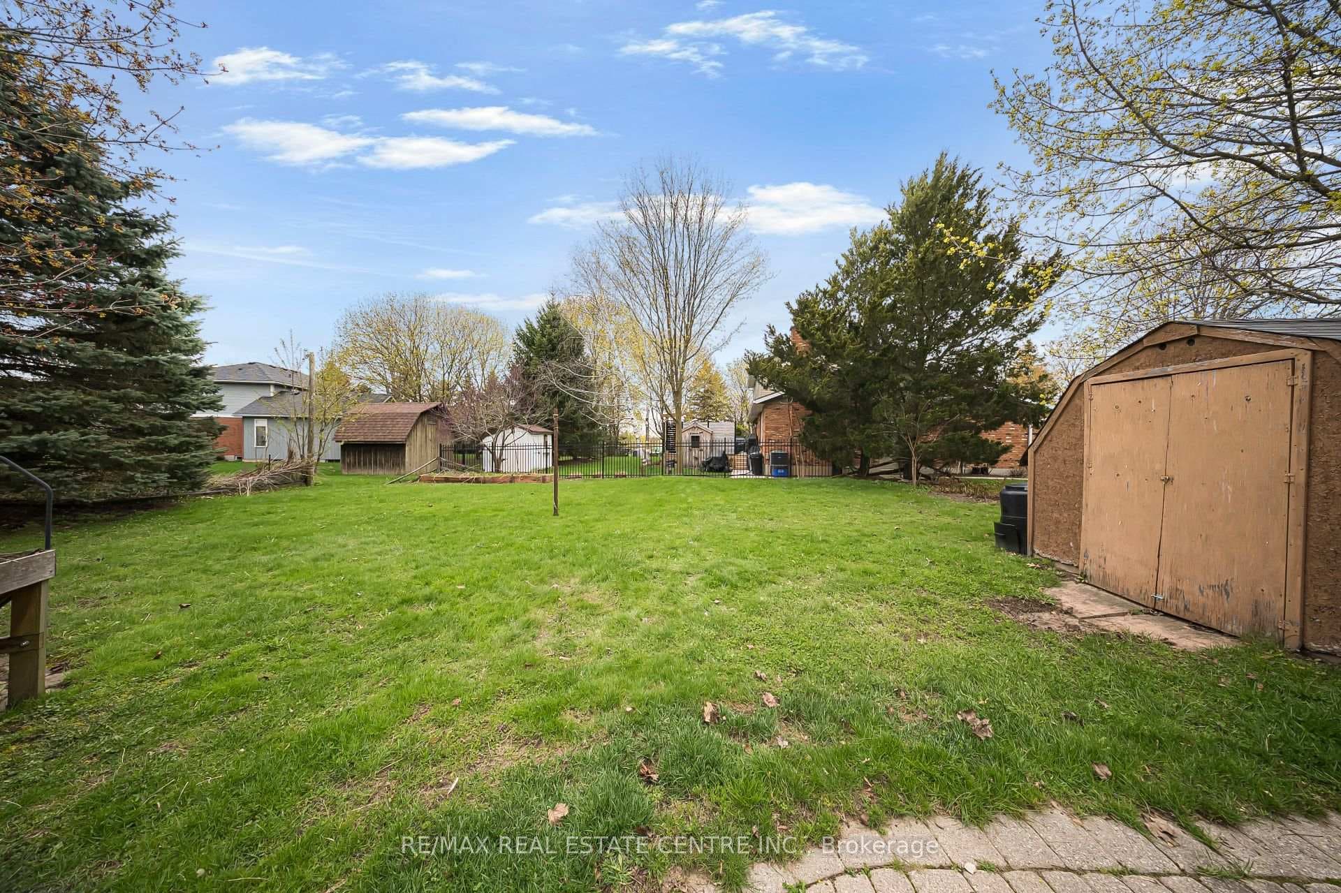 9 Village Road photo 36