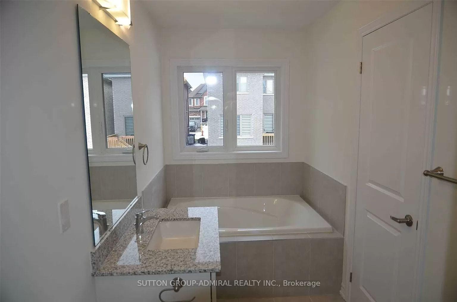 1475 Blackmore Street photo 7