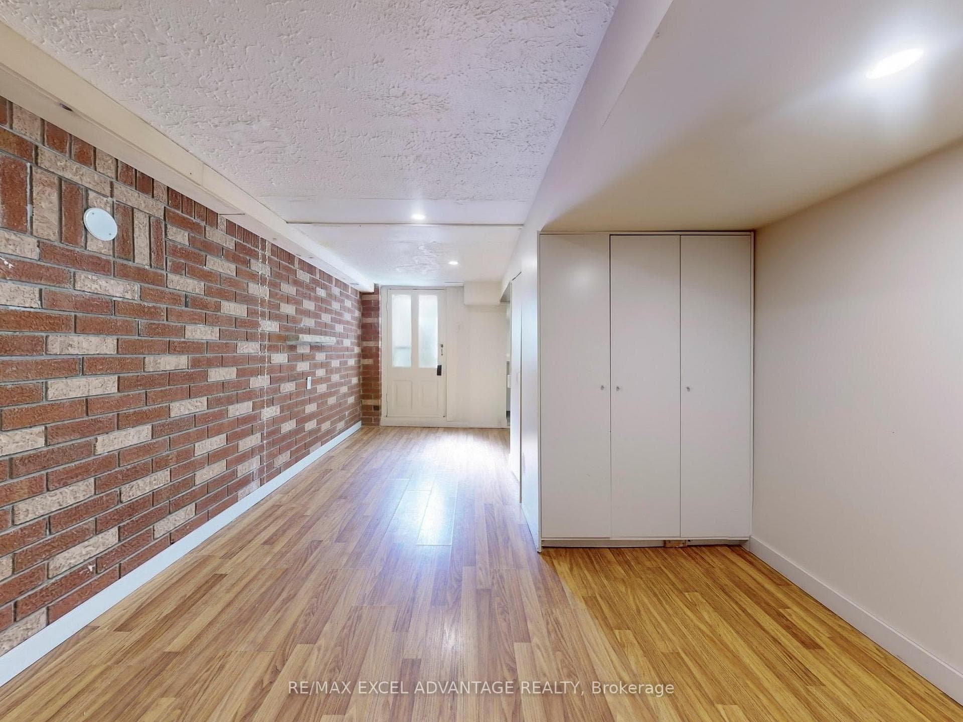 126 Beaconsfield Avenue Unit Lower photo 7