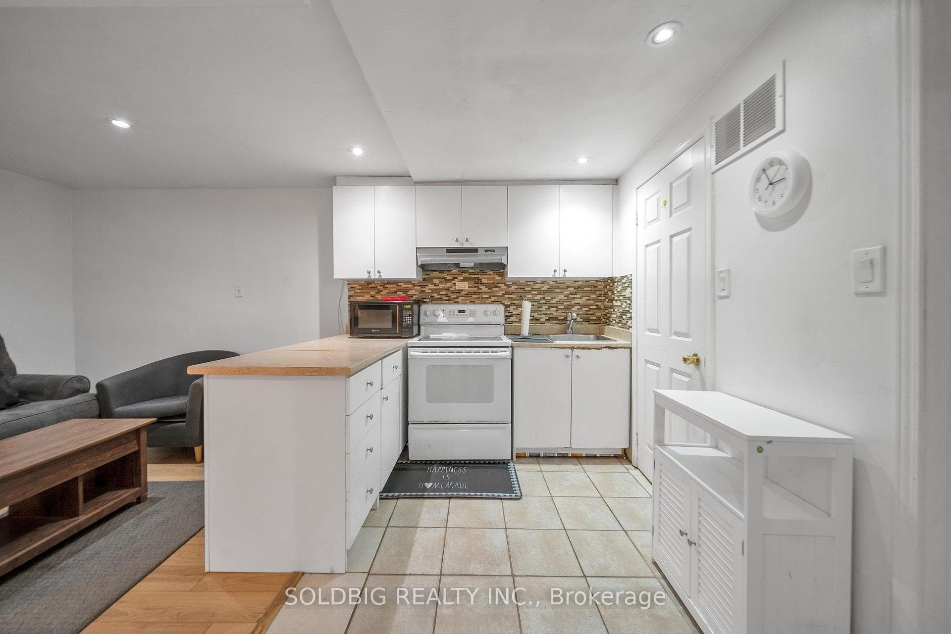 76 Banting Crescent photo 24