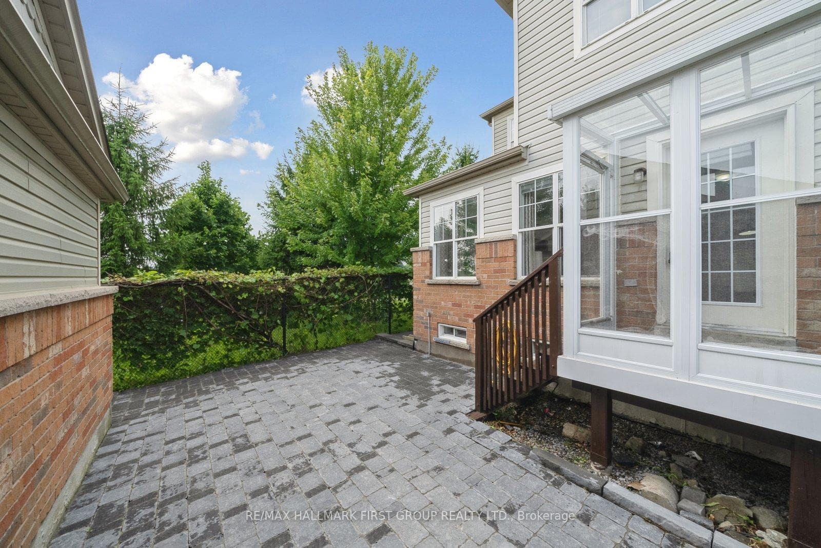 5531 Lawrence Avenue photo 30