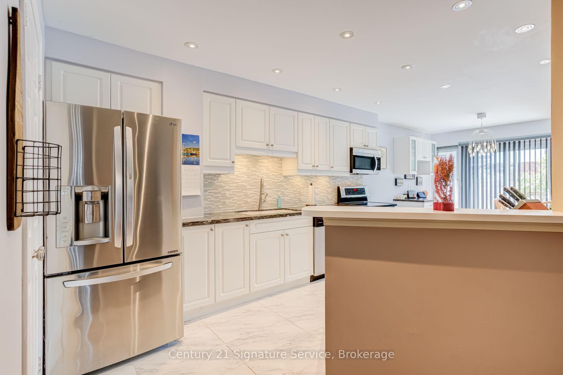 2755 Lindholm Crescent photo 12