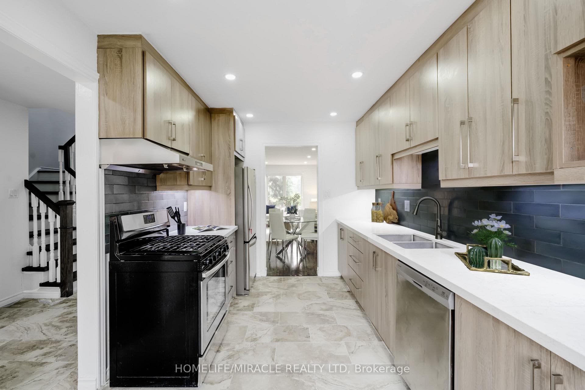 38 Whitehaven Drive photo 15