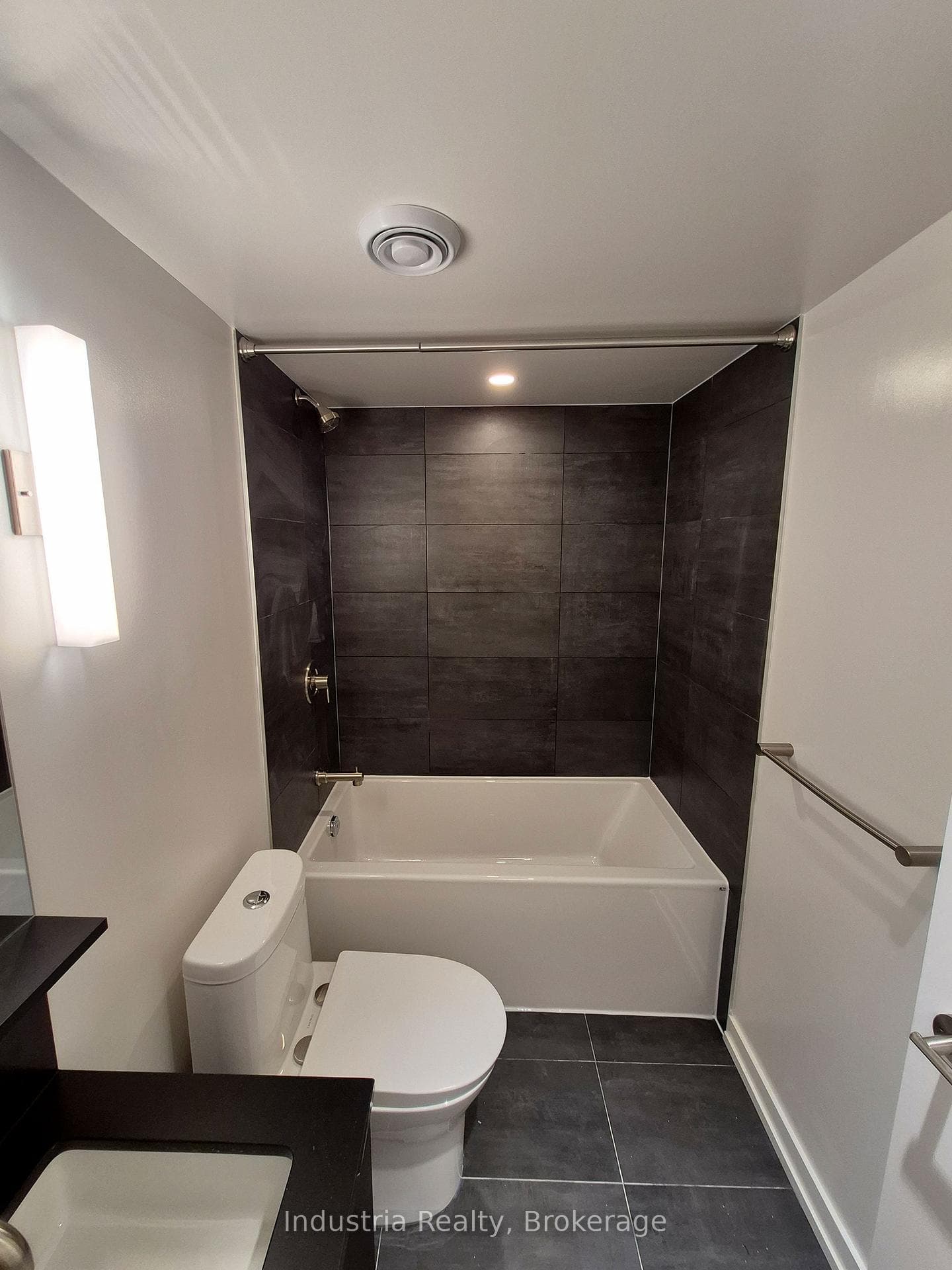 120 Broadway Avenue Unit 816 photo 14