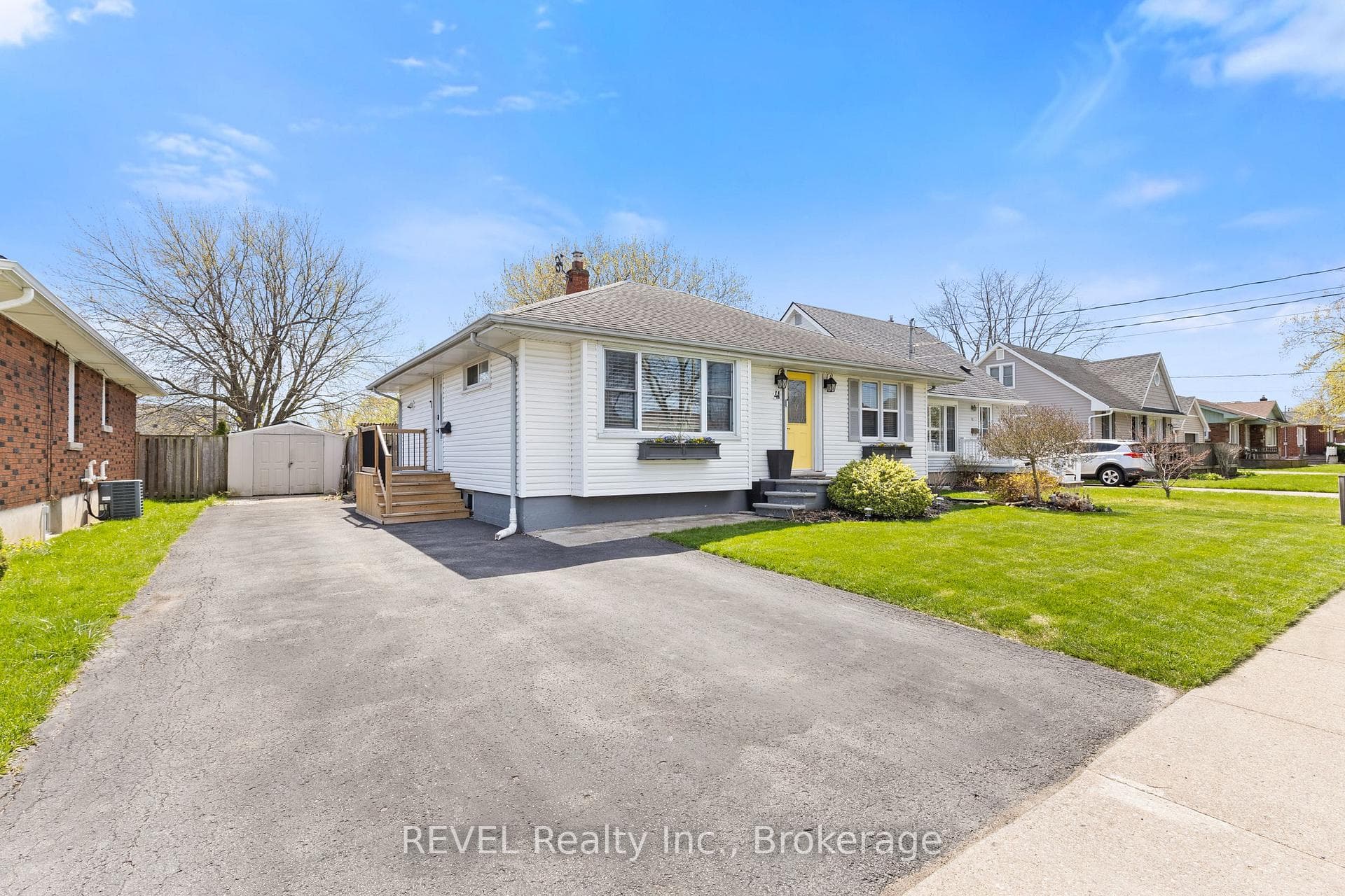 41 Rose Avenue photo 2