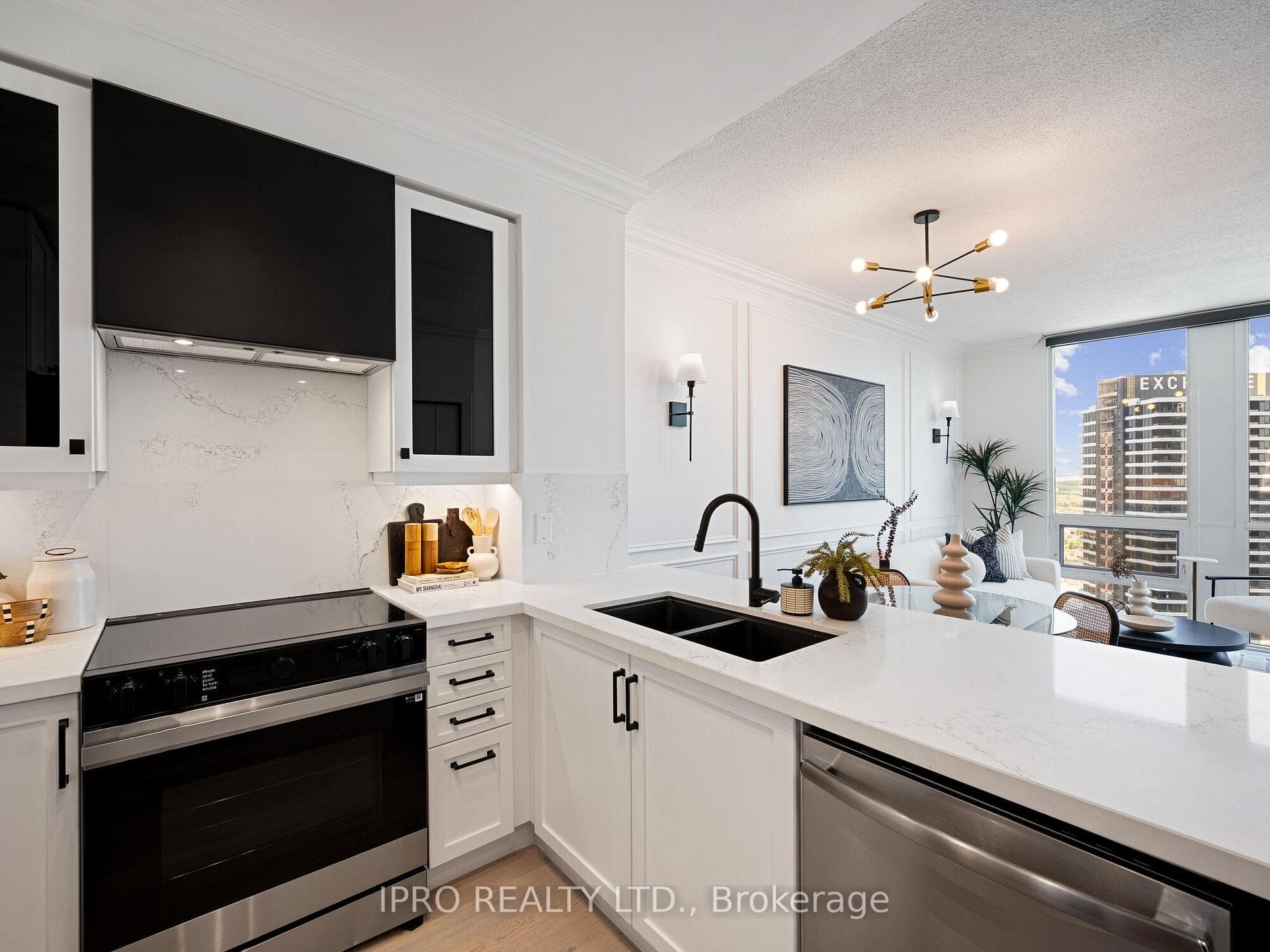 220 Burnhamthorpe Road Unit 2801 photo 9