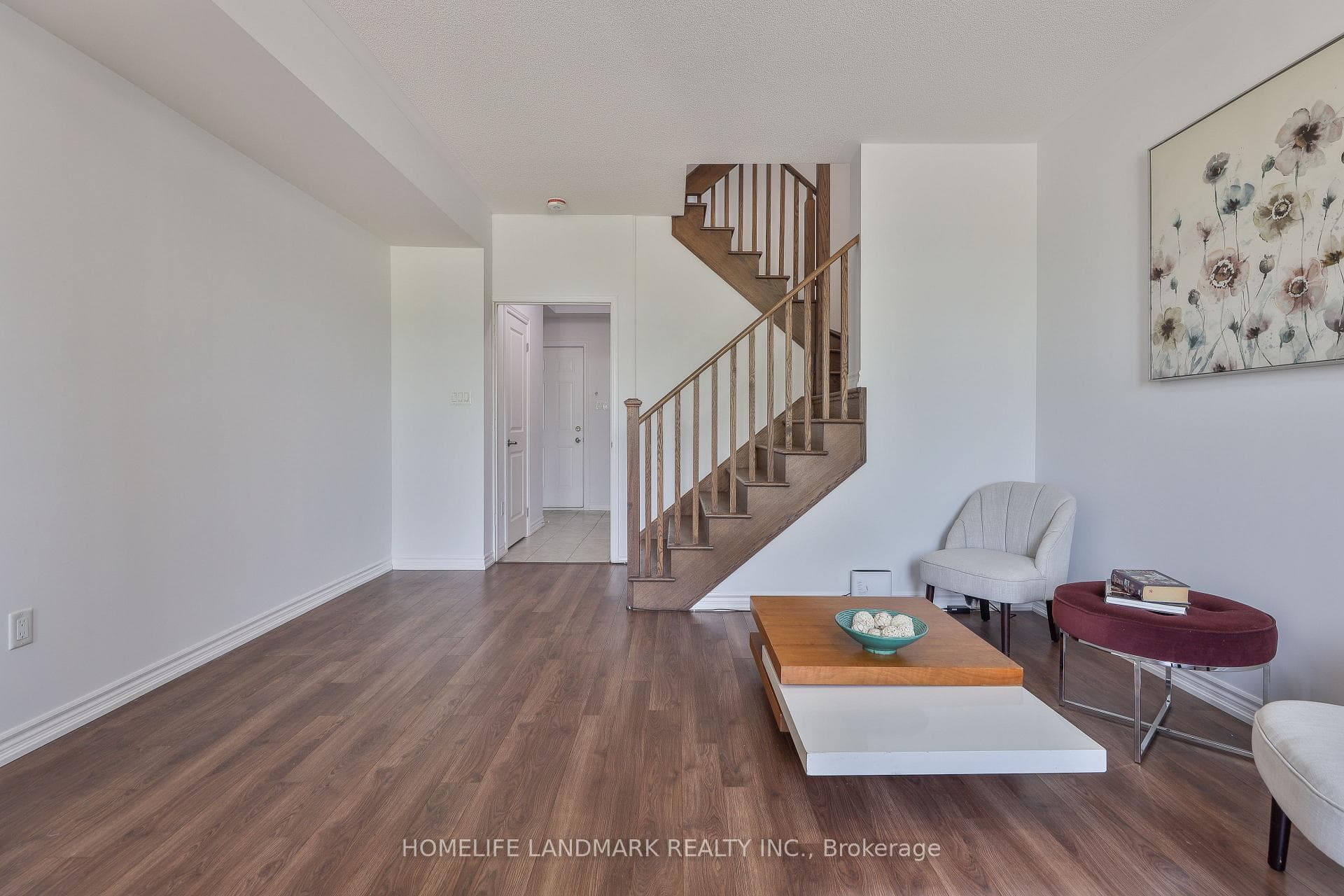 153 Rustle Woods Avenue photo 4