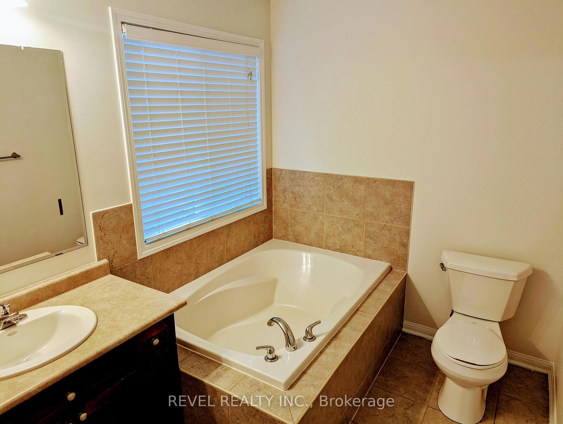 918 Hepburn Road photo 11
