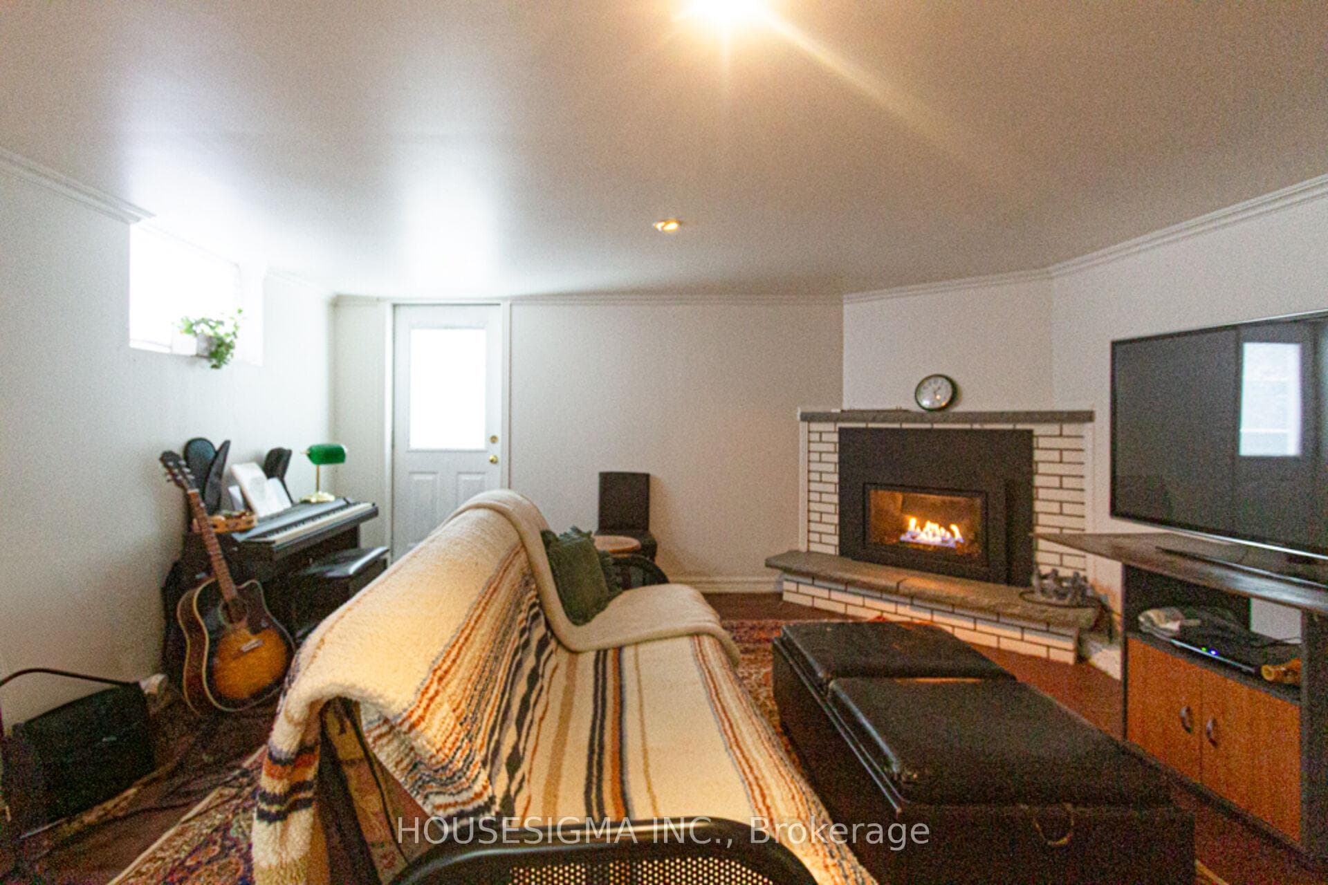 899 Hazel Street photo 27