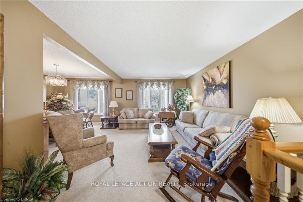 2 Flamboro Court photo 7