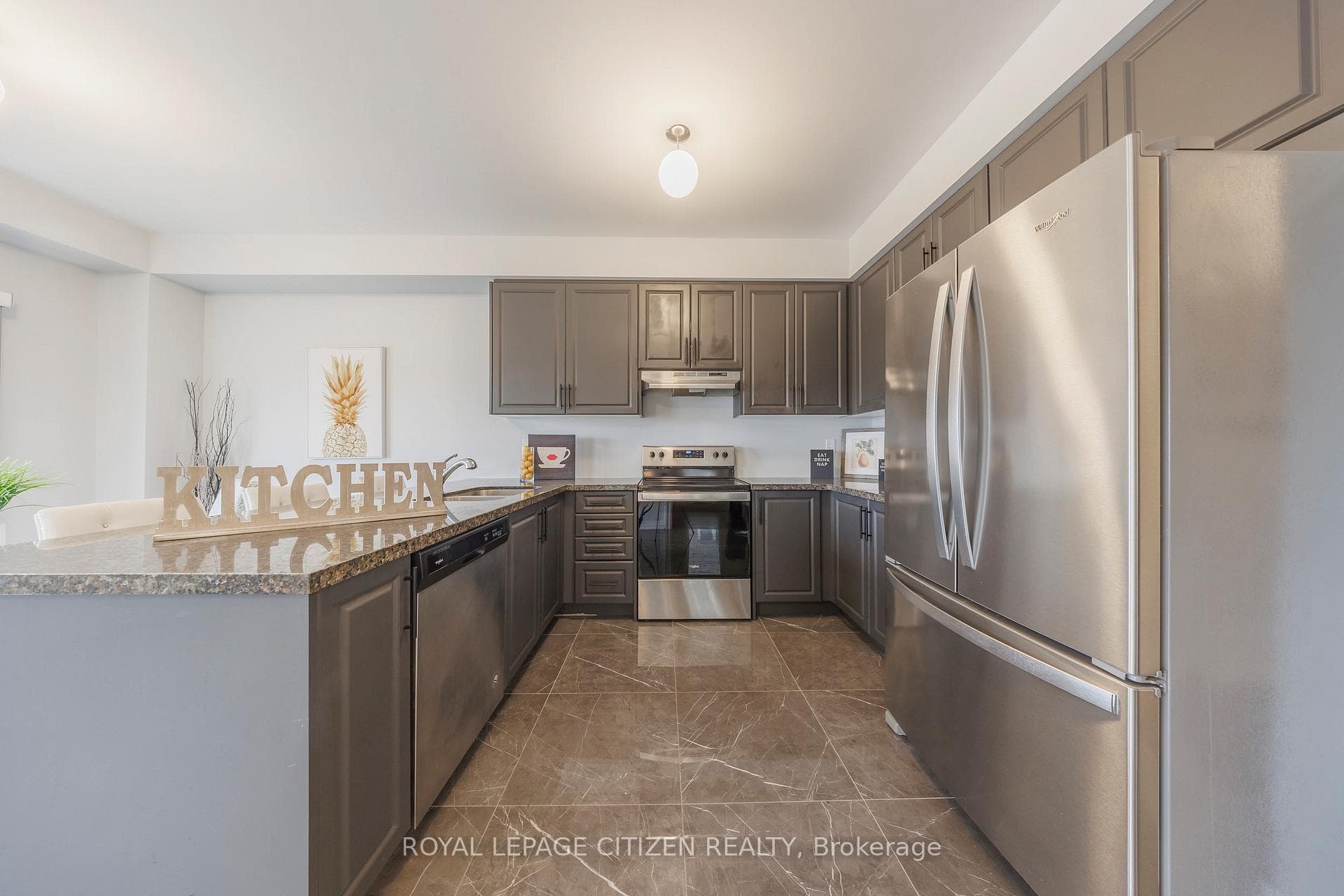 295 Chelsea Crescent photo 12