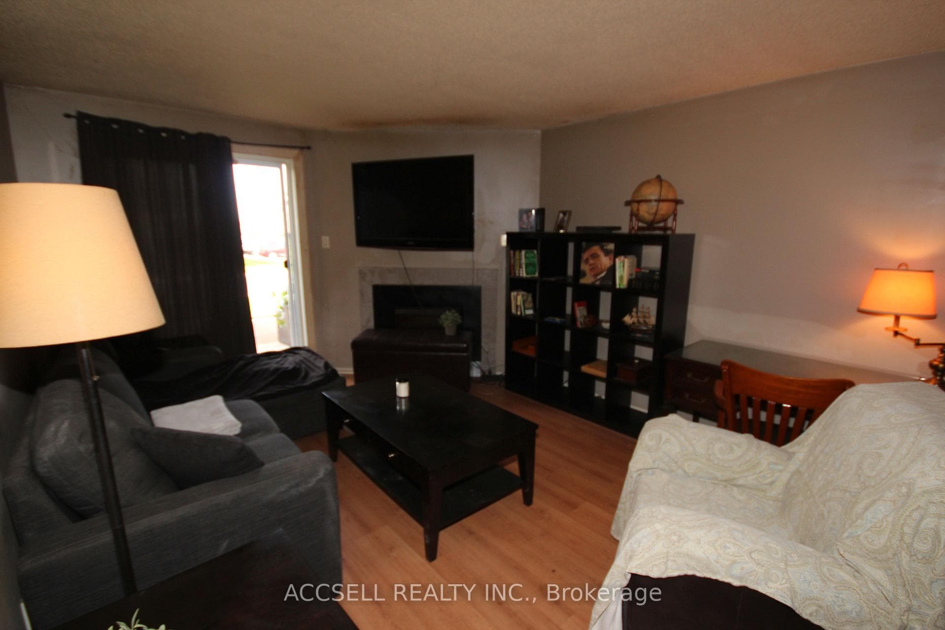 731 Deveron Crescent Unit 111 photo 3