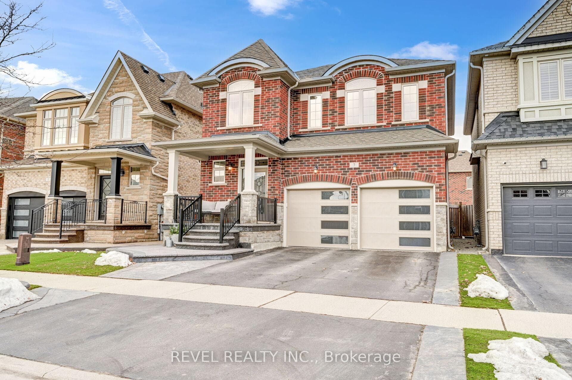 7 Jolana Crescent photo 1