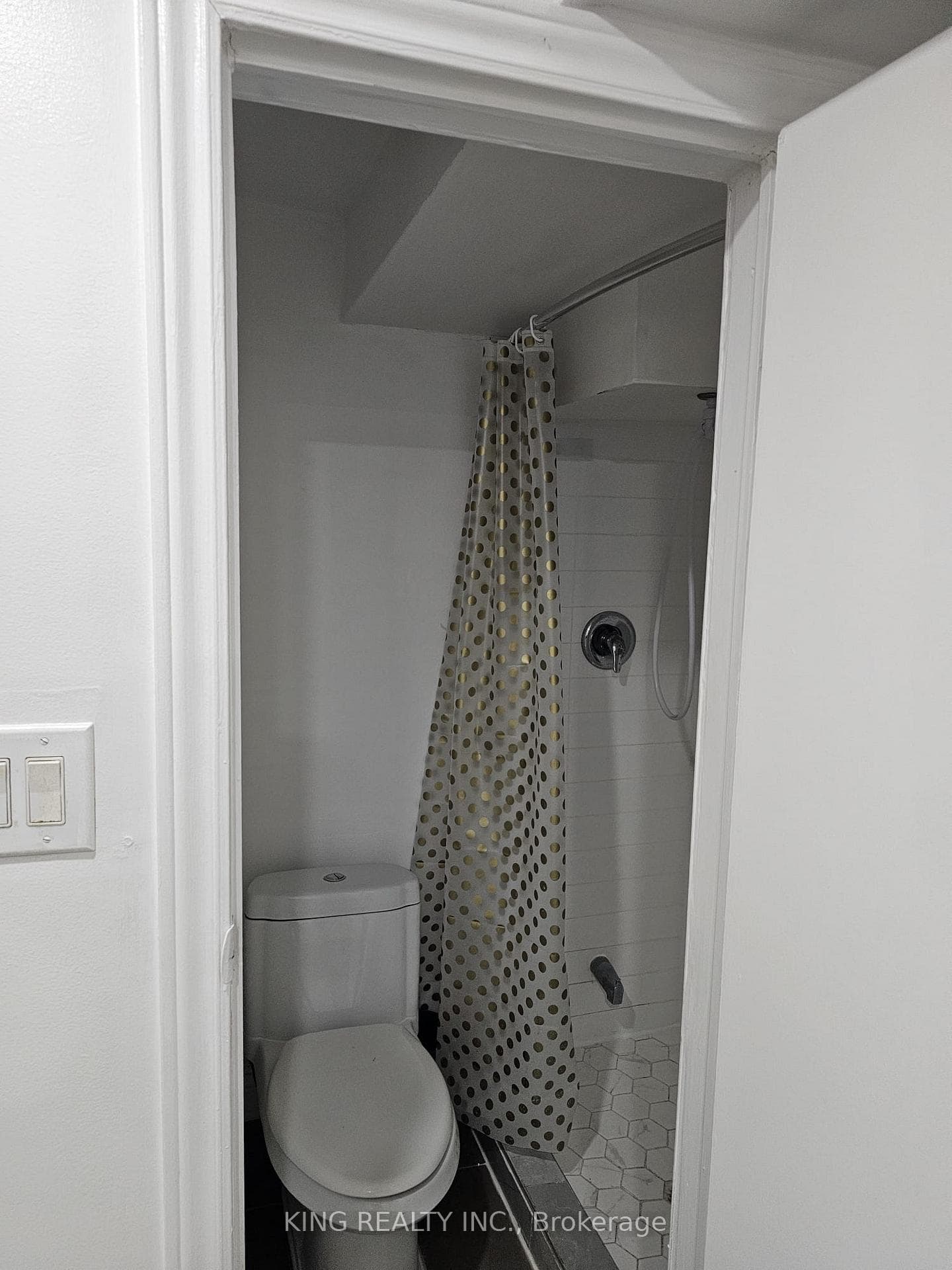 526 Grove Street photo 24