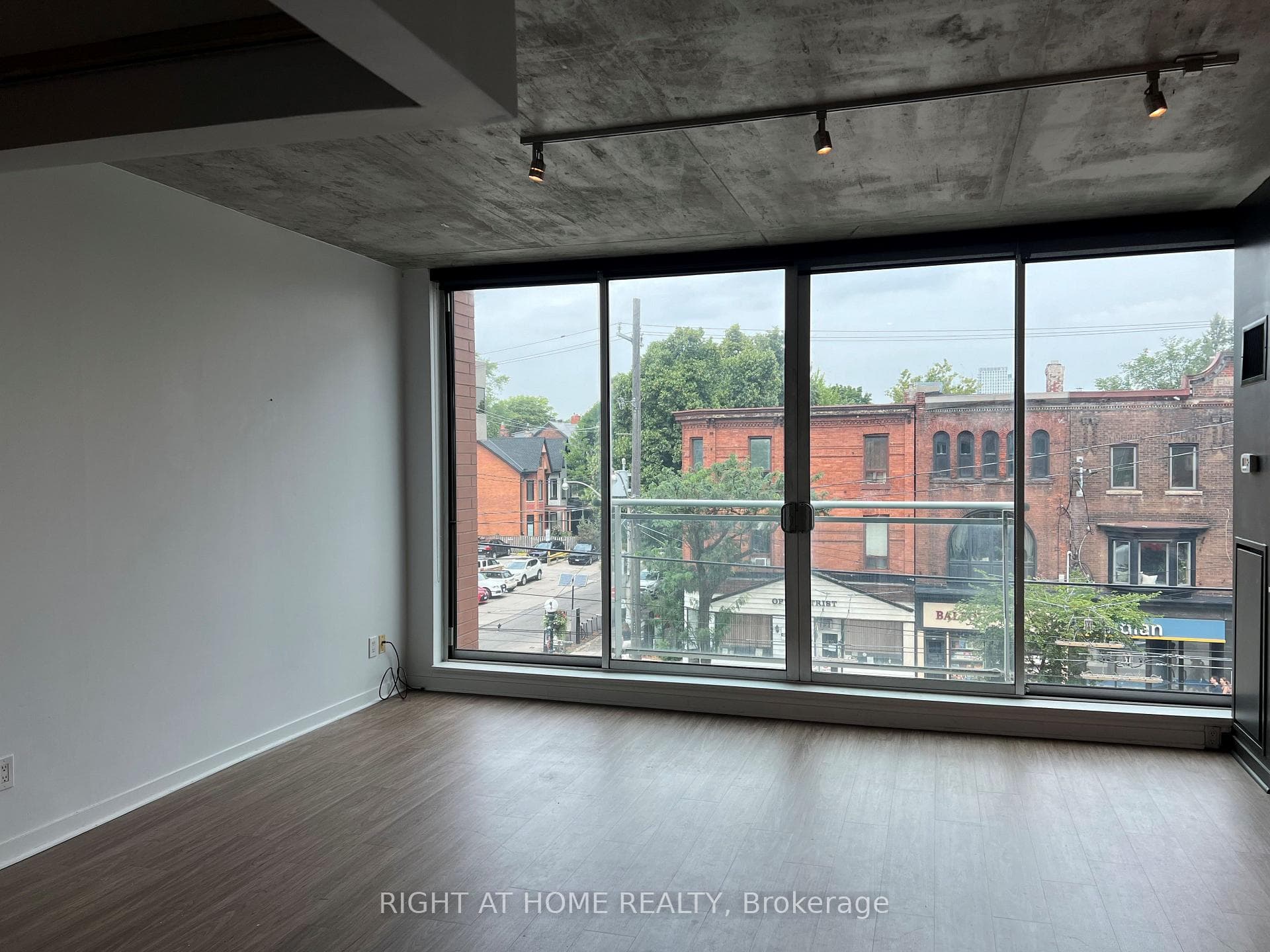 301 Markham Street Unit 305 photo 8