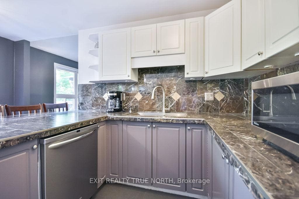 28 Nicholson Crescent photo 12