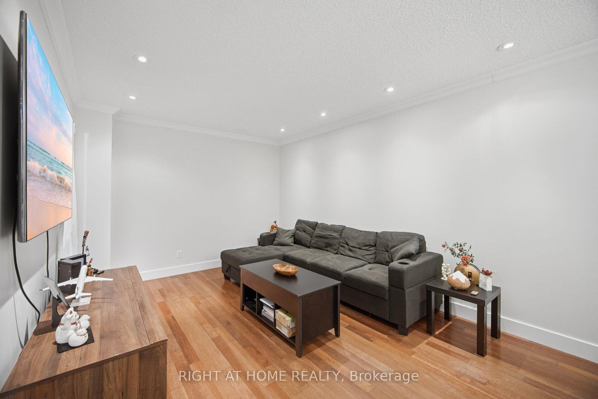 121 Bob O'link Avenue photo 3