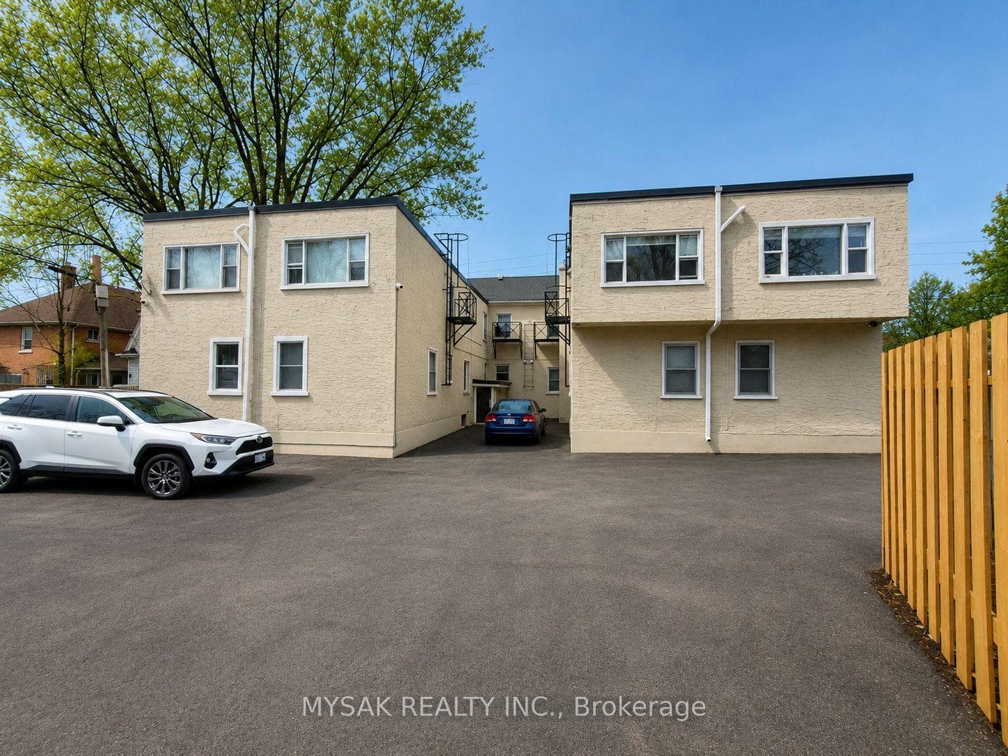 32-36 WELLAND Avenue photo 3