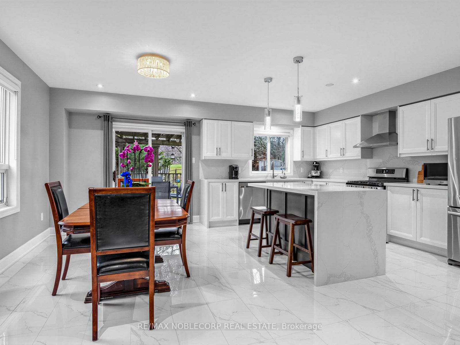479 Greig Circle photo 10
