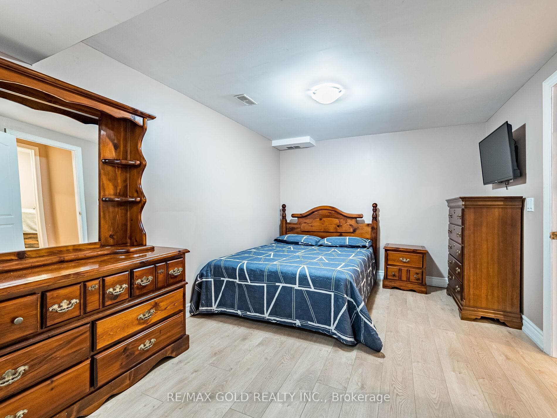 90 Stedford Crescent photo 41