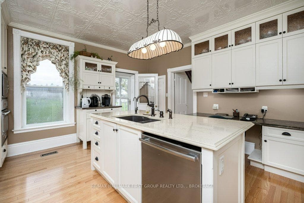 1331 Victoria Road photo 27