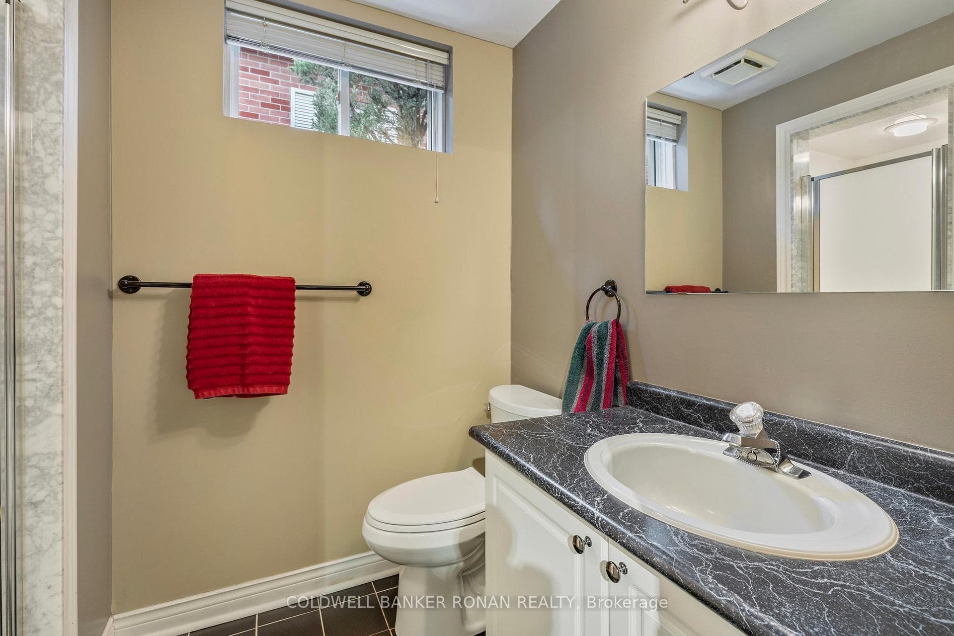 99 Banting Drive photo 33