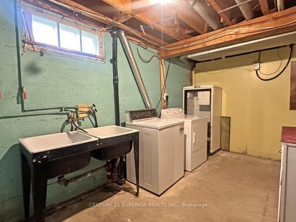 183 McKirdy Ave photo 34