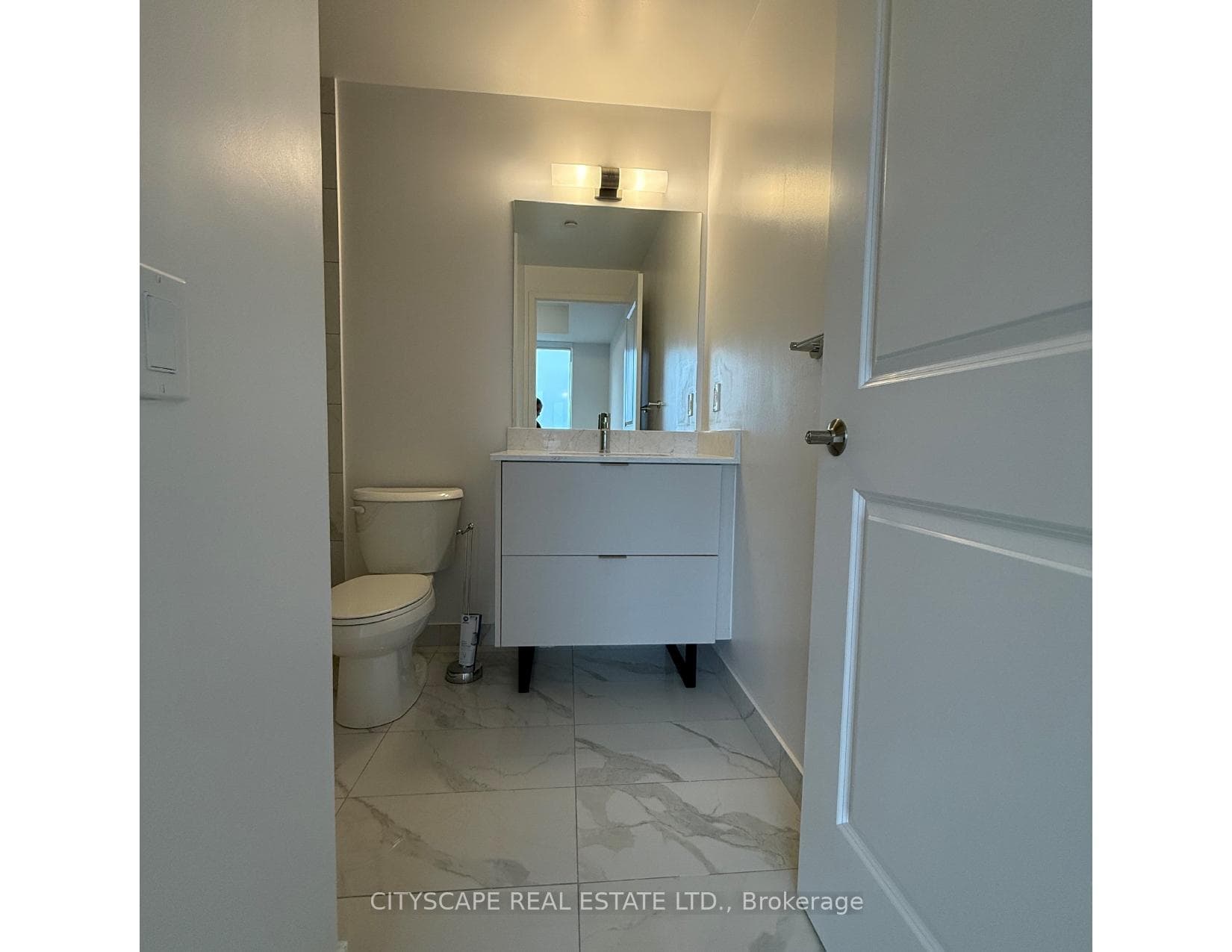 202 Burnhamthorpe Road Unit 1410 photo 8