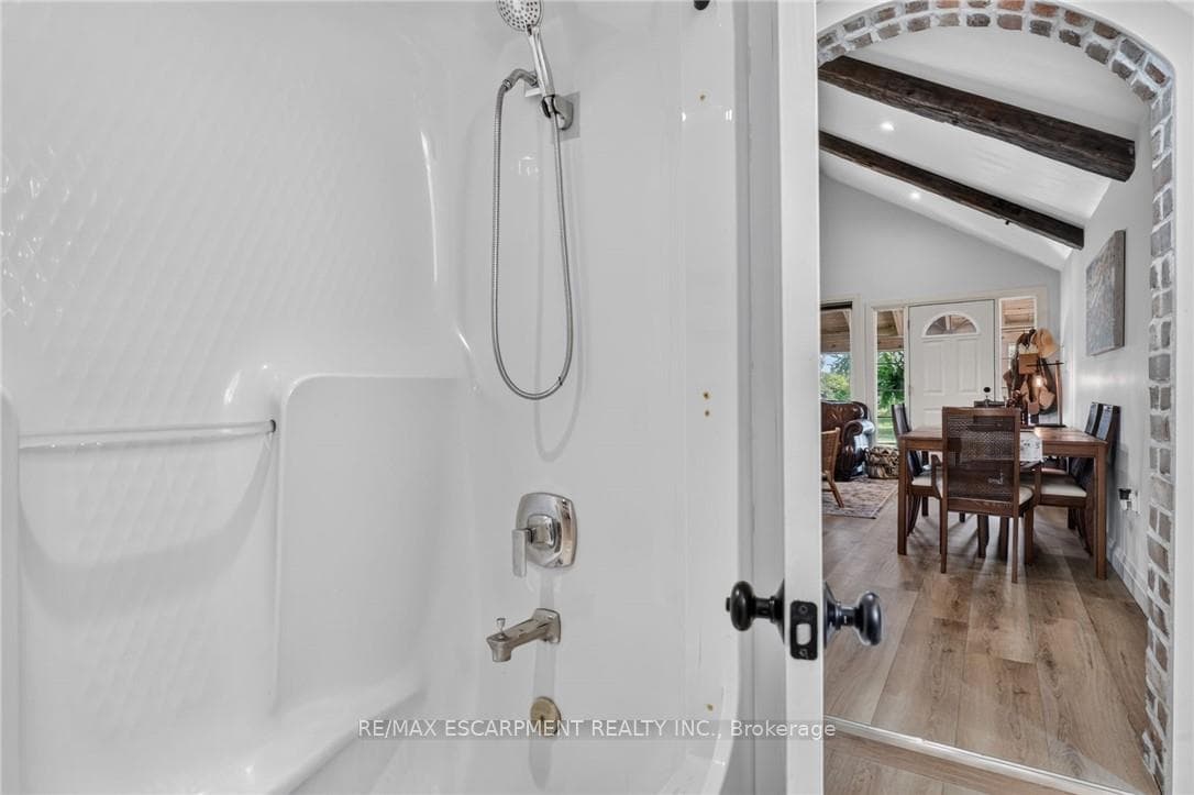 5242 Canborough Road photo 22