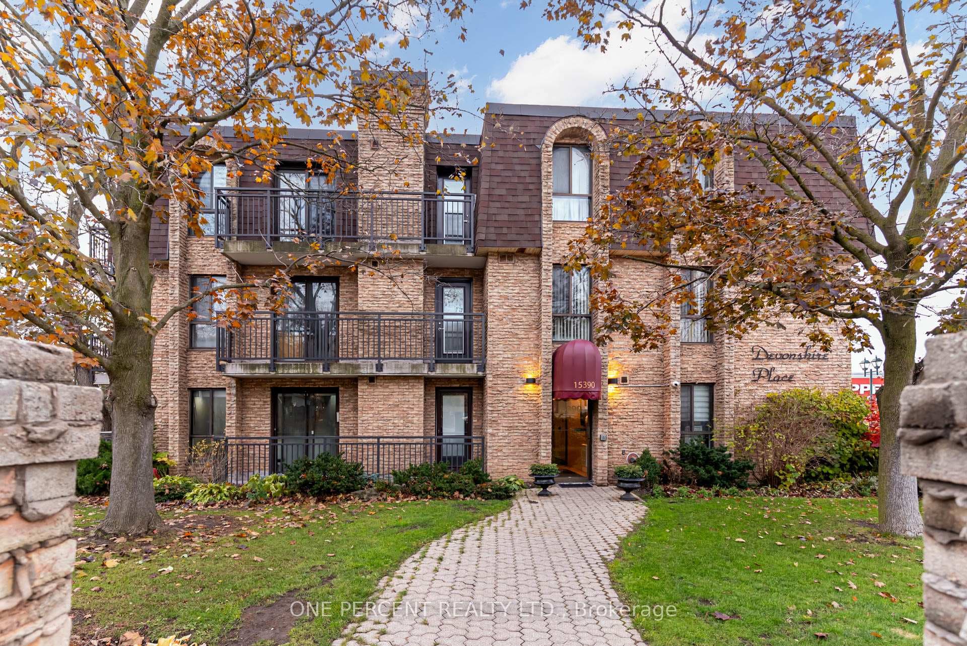 15390 Yonge Street Unit 406 photo 3