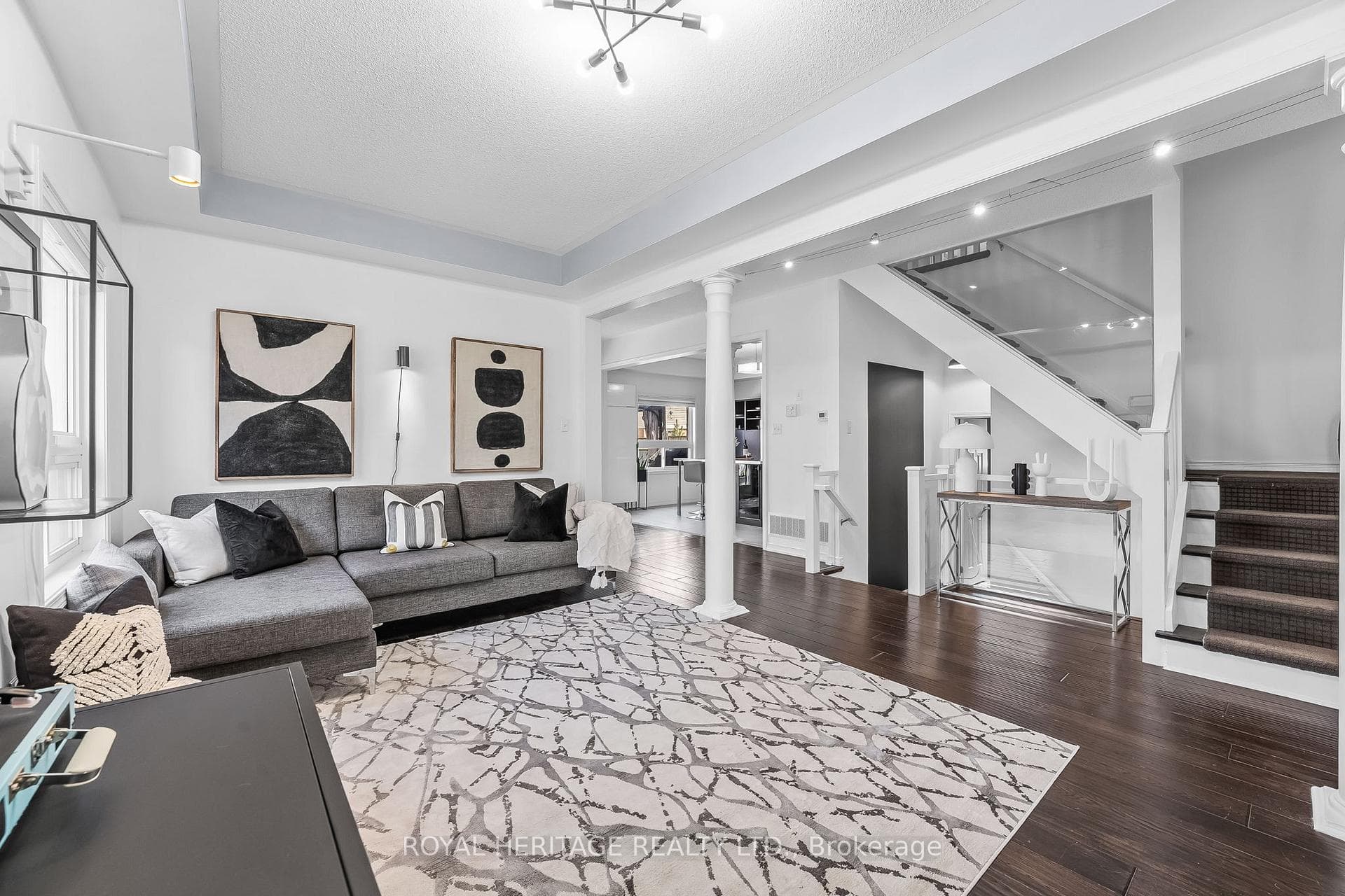 127 Laprade Square photo 4