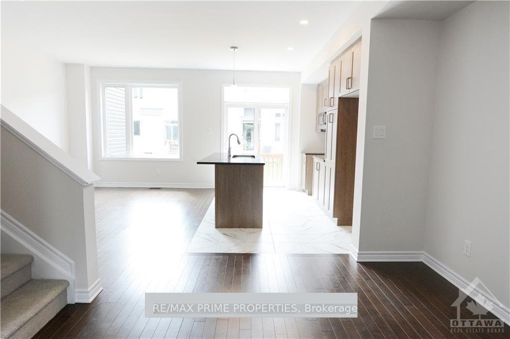 637 FISHER Street photo 4