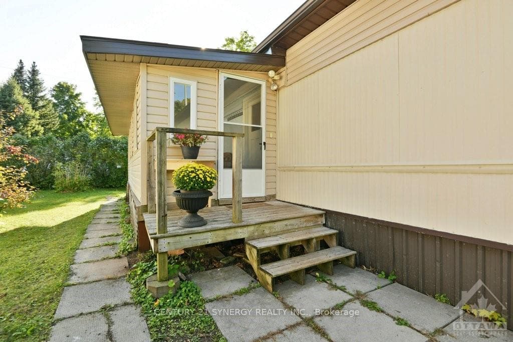 15 MAPLEWOOD Street photo 3