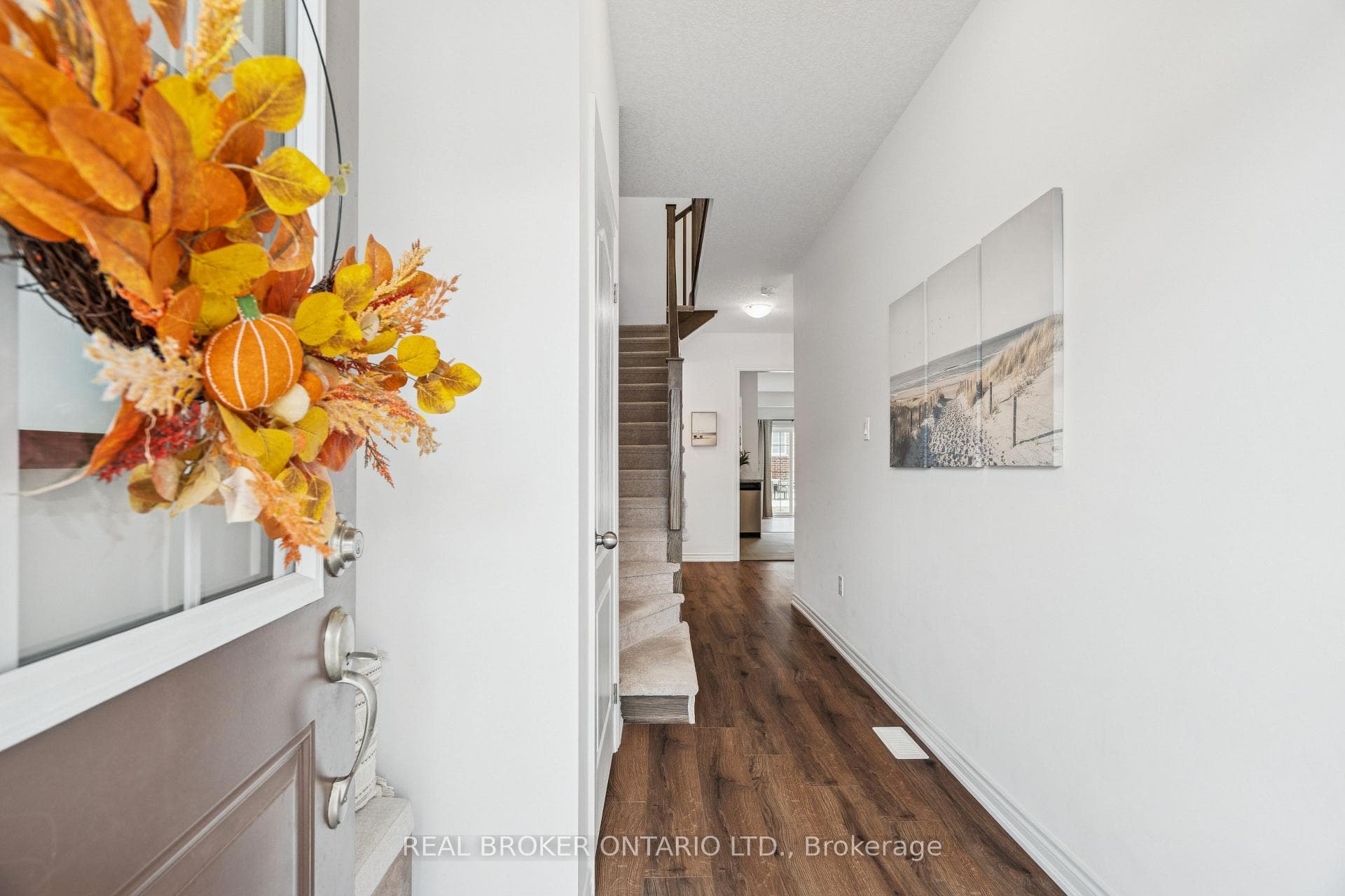 9 Elsegood Drive photo 5