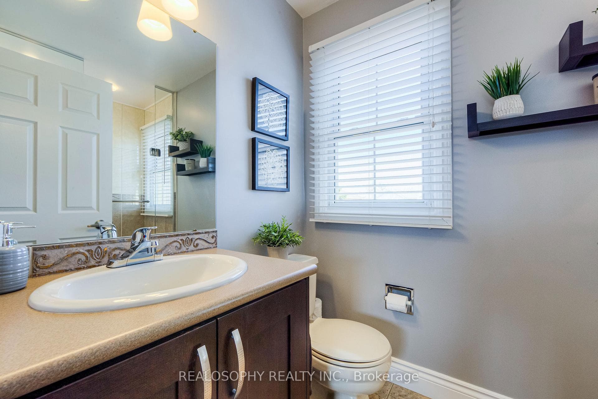 645 Ariel Crescent photo 22